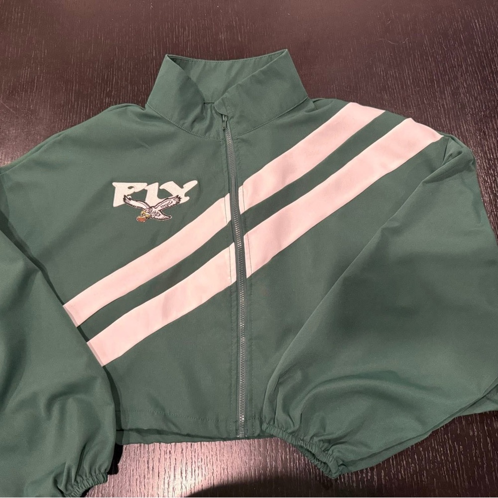 Green and White Eagles cropped windbreaker 🦅💚